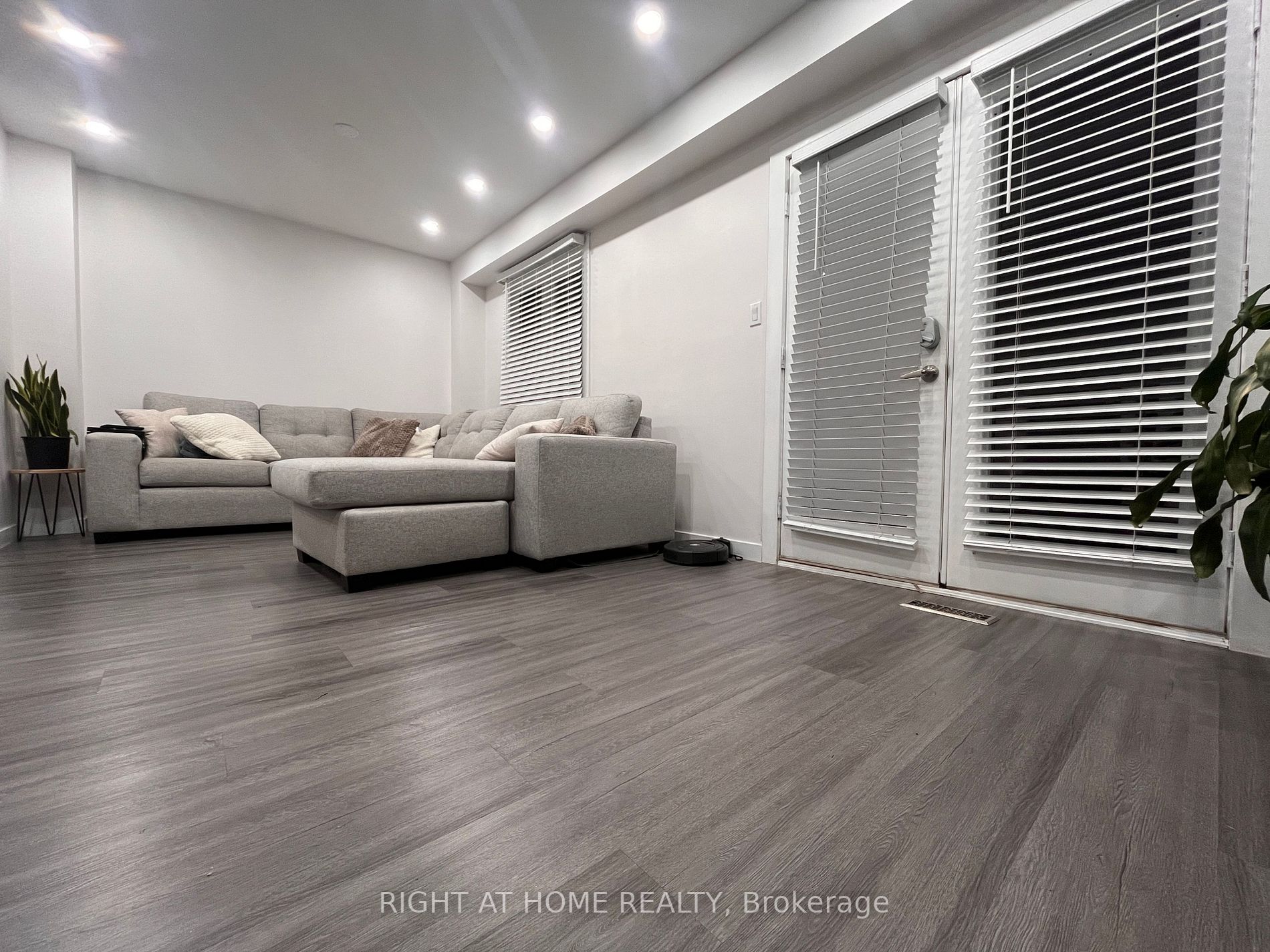 70 Fairmeadow Pl Upper