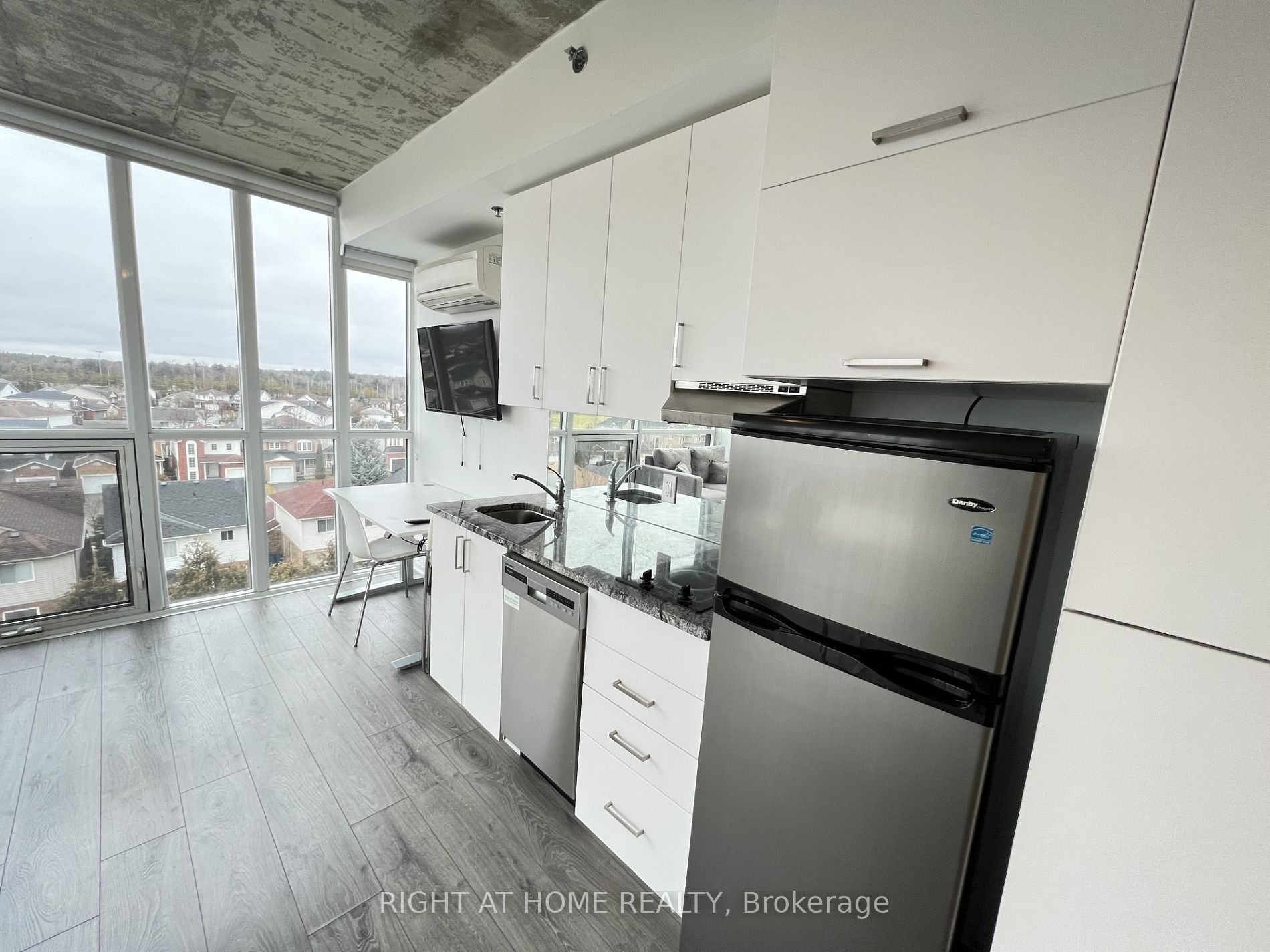 1900 N Simcoe St 508