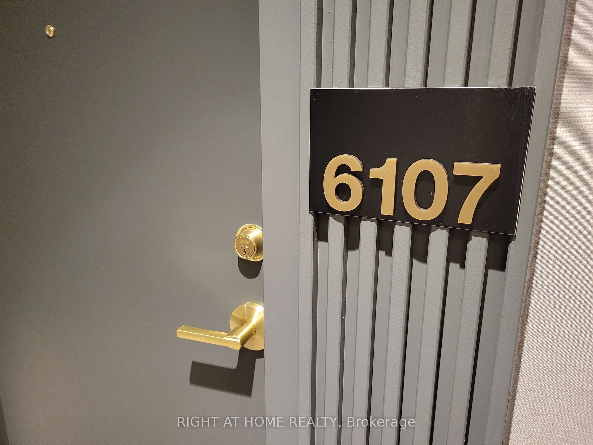 950 Portage Pkwy 6107