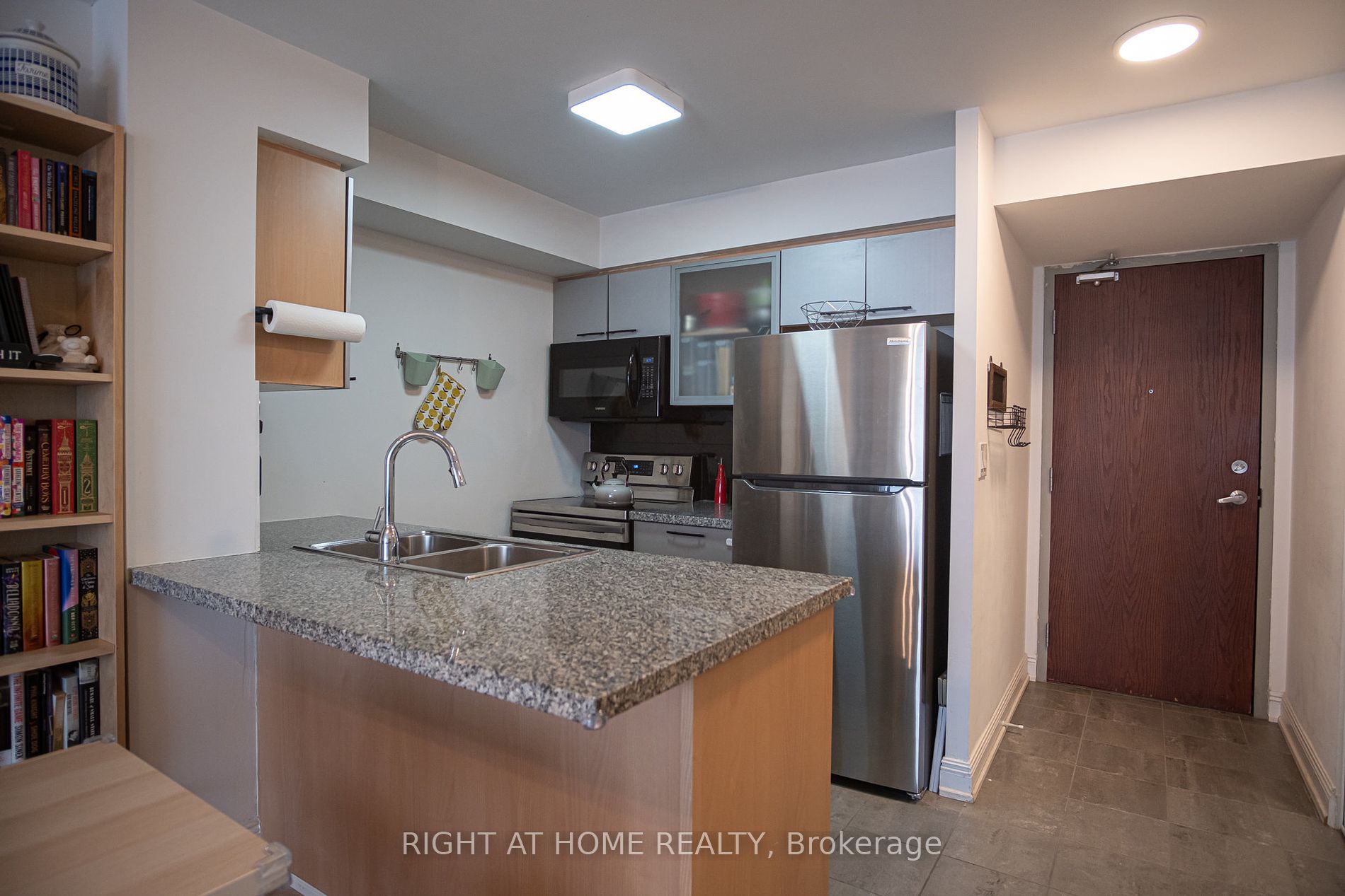 16 Harrison Garden Blvd 2402