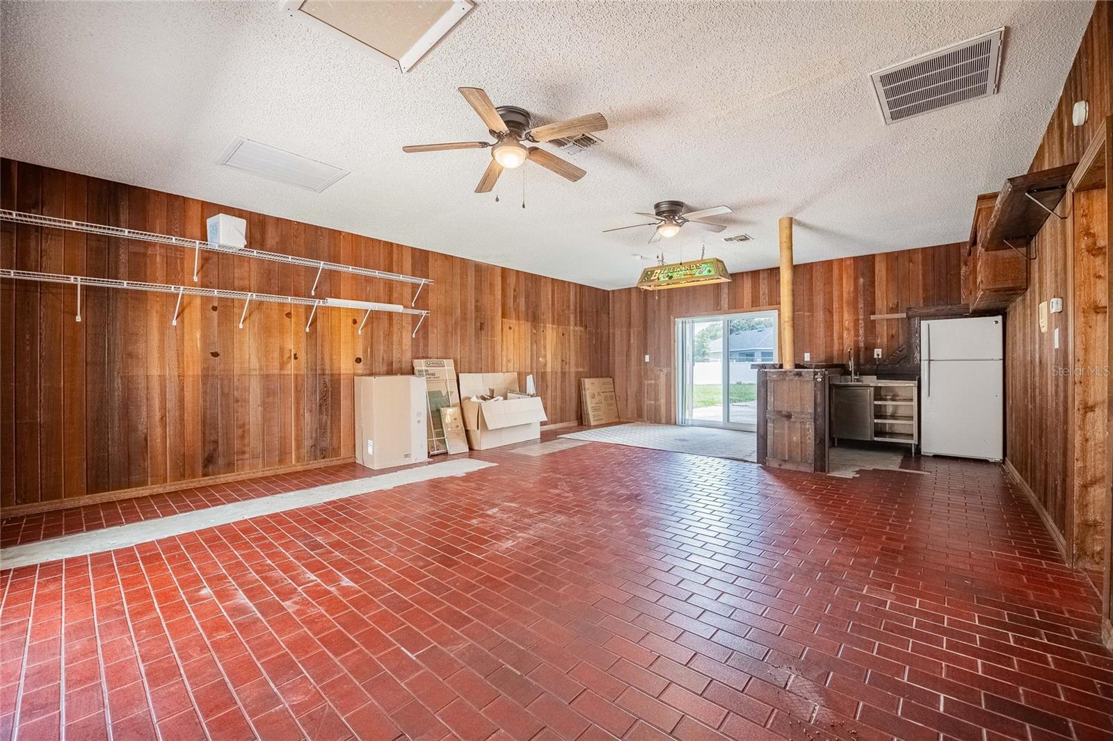 252 W Brookins Avenue
