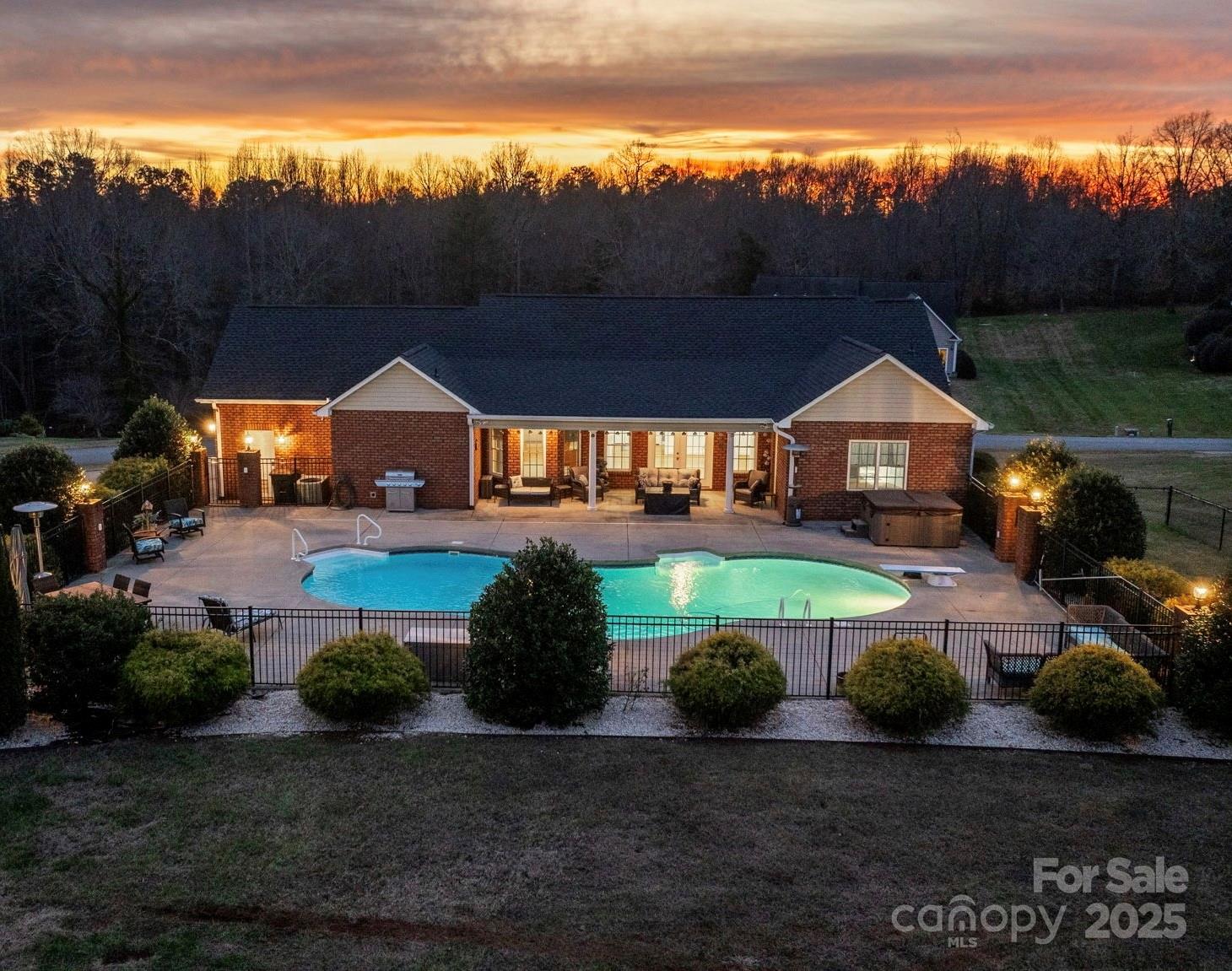 5174 S Oak Circle