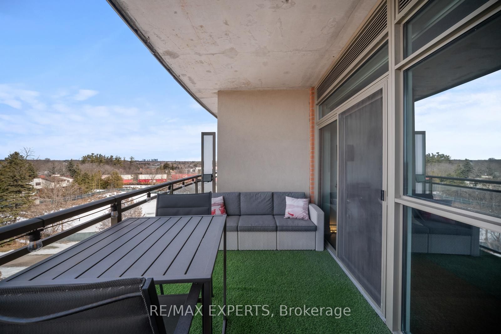 281 Woodbridge Ave 427