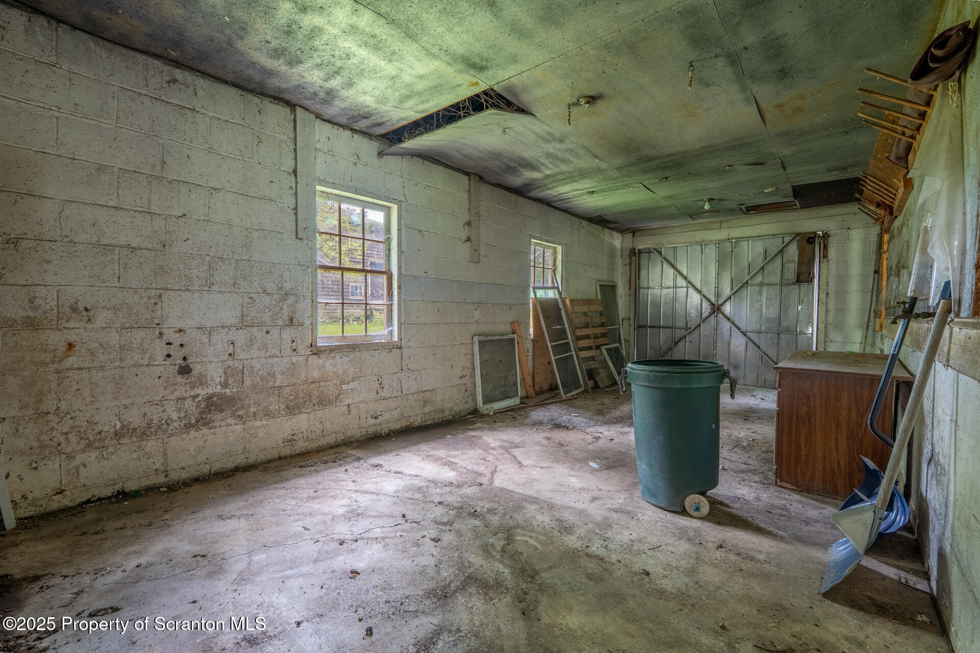 1942 Hess Road