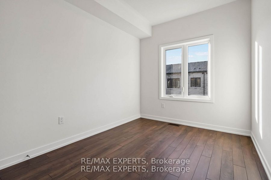 33 Kinloss St