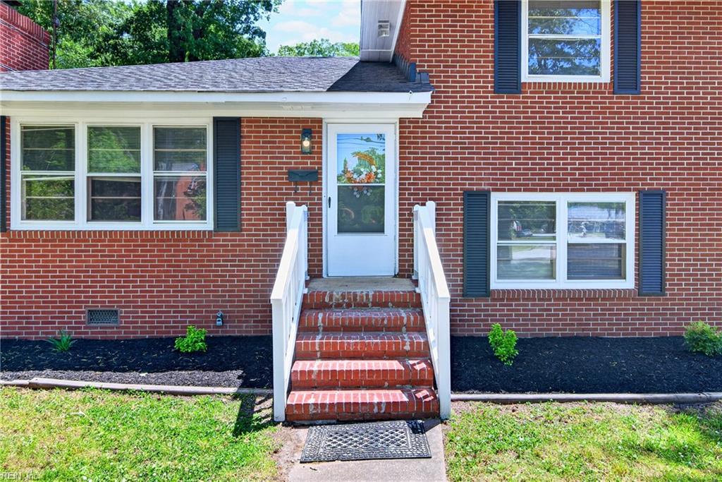 2 Larchmont Crescent