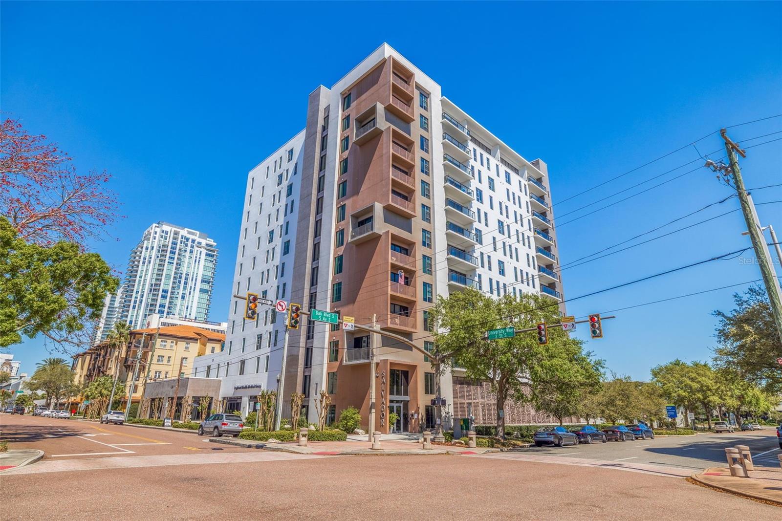 199 Dali Boulevard 402