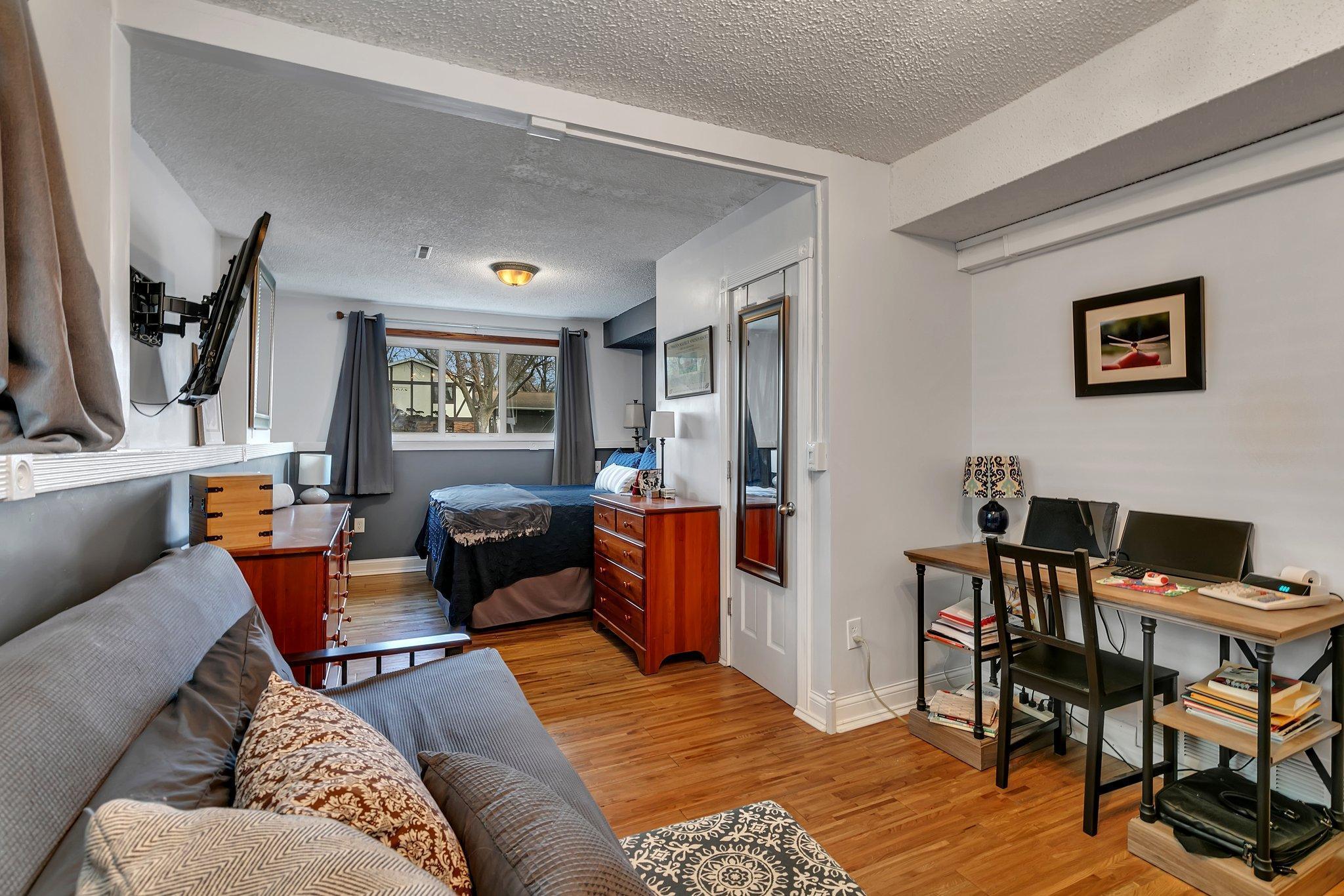 2922 Monroe Place