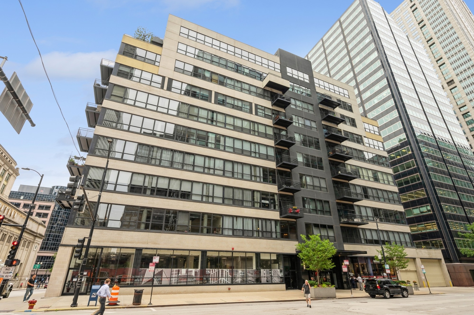 Fantastic, West Loop 2 Bedroom concrete loft in popular Metropolitan Place. Just Renovated with updated kitchen, new counters and custom backsplash and new Bosch DW, completely refreshed and repainted! 11' ceilings, open island kitchen w/breakfast bar and fireplace w/hardwood floors throughout LR. Large European walk through shower that leads to a deep soaking tub in primary bathroom. HUGE primary walk-in closet! Great balcony with city views, in-unit laundry. Building has 24 hr door person, bike room, storage unit, exercise room, on-site dry cleaner. HD cable & high speed internet included in rent! Tenants pay electric and gas. Best Loop location with an easy walk to Union & Ogilvie train stations, Theater & Business District, 5 minutes to the expressway, and easy walk to the El. Please note that this unit is a true loft with 3/4 walls in the bedrooms, and no door on the primary bedroom. Great apartment, amazing location! Heated Garage Parking Available $200/mo. And don't miss the incredible park-like Sundeck with historic views of Union Station and Willis Tower! FLOORPLAN IN ADDITIONAL INFO, PLEASE REQUEST IF YOU CAN'T VIEW!