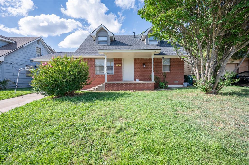 Charming 4-bedroom, 2-bath home offering a spacious lot in South Oklahoma City with backyard access! This two-story home features a functional floor plan with generously sized bedrooms and ample living space. Conveniently located near I-35, shopping, dining, and everyday amenities, providing easy access throughout the metro. This property offers a great opportunity for homeowners or investors alike. Schedule your private showing today!