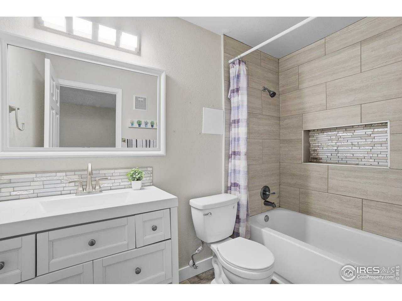 4450 S Pitkin St 126