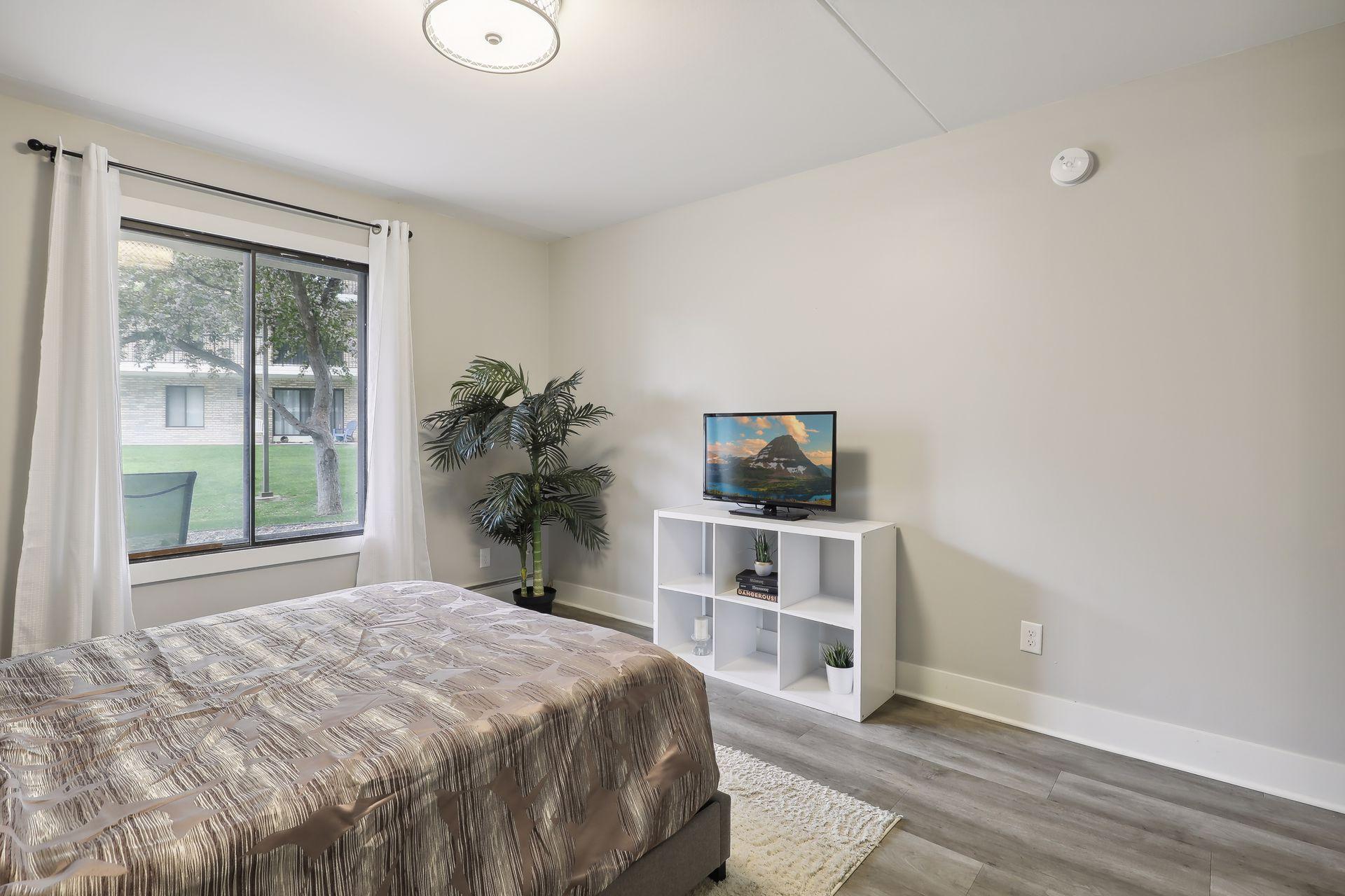 10511 Cedar Lake Road 217