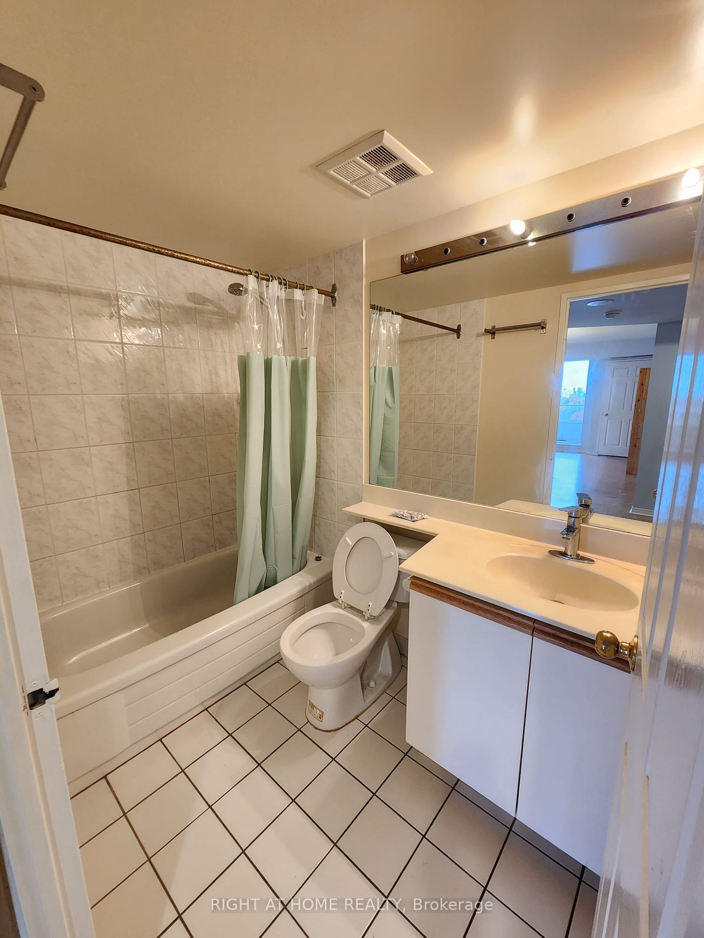 18 Hillcrest Ave 1605