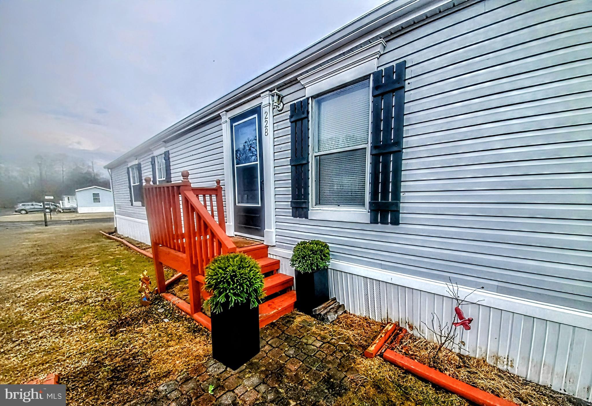 228 Poclain Dr  