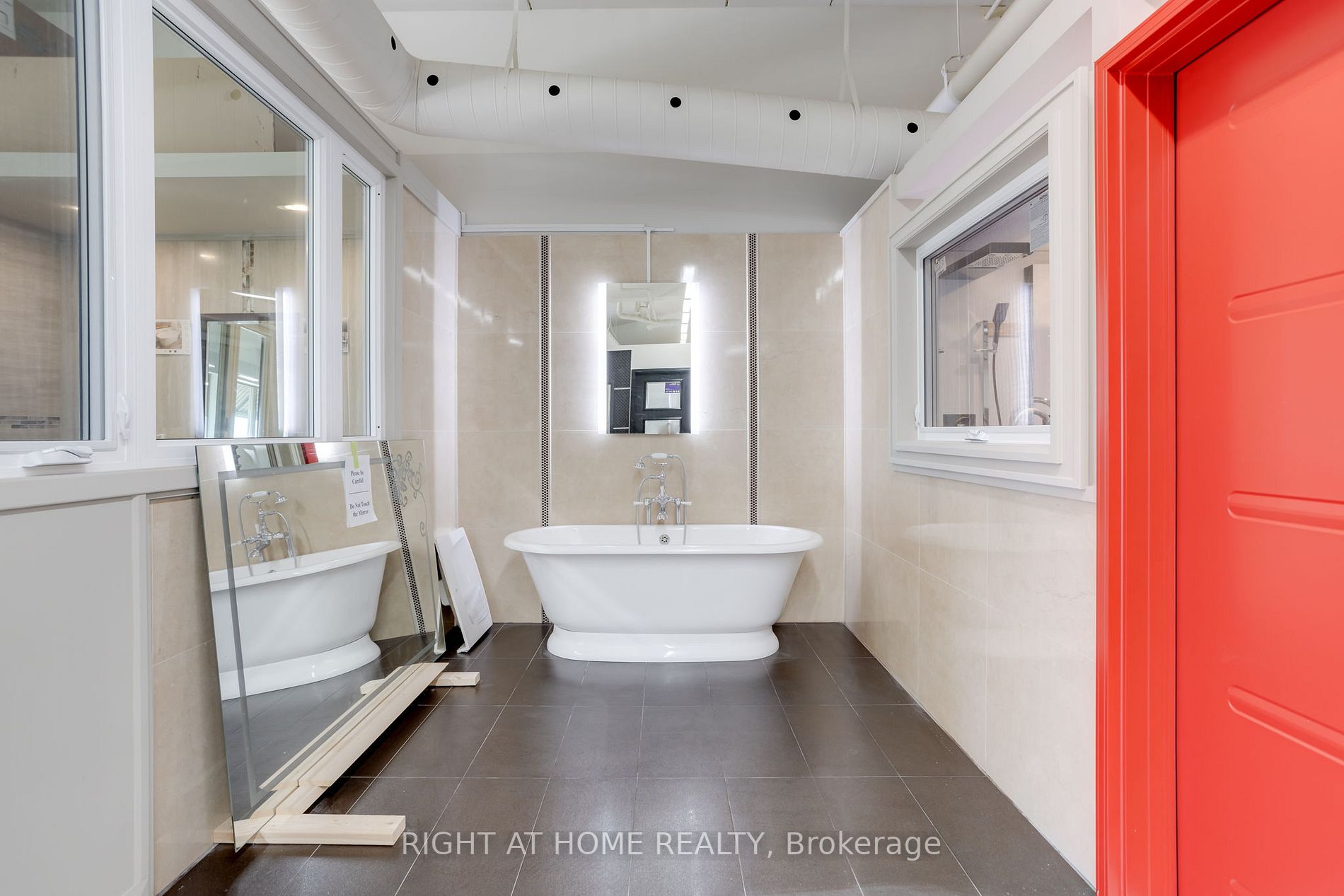 160 Wellington St 2