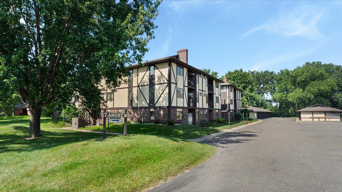 245 Park Avenue S 206