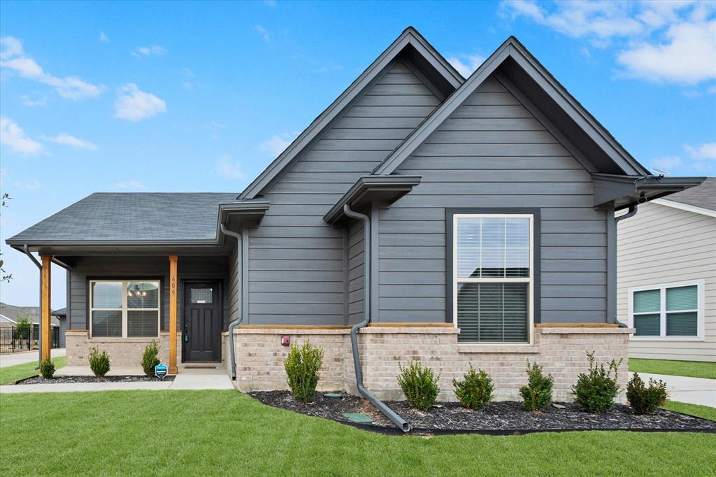 609 Charlotte Lane