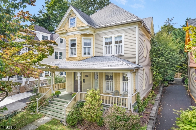 35 Maple Ave