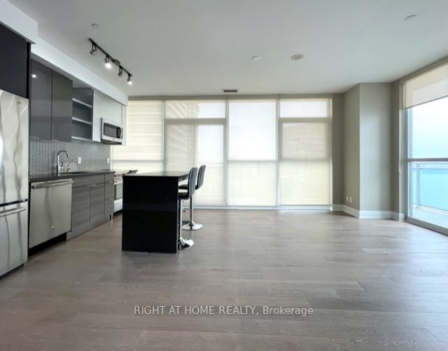 33 Shore Breeze Dr 3409