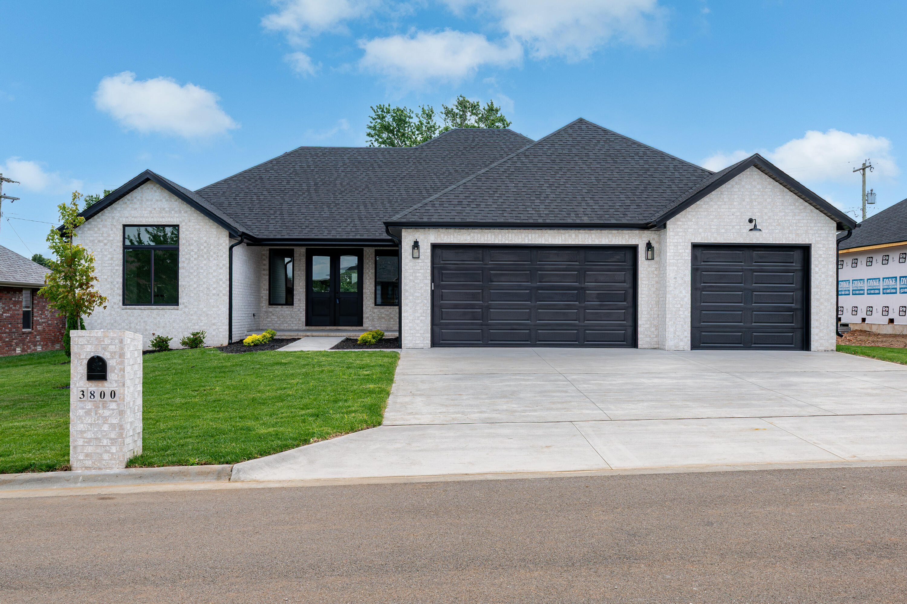 3800 W Broadmoor Street