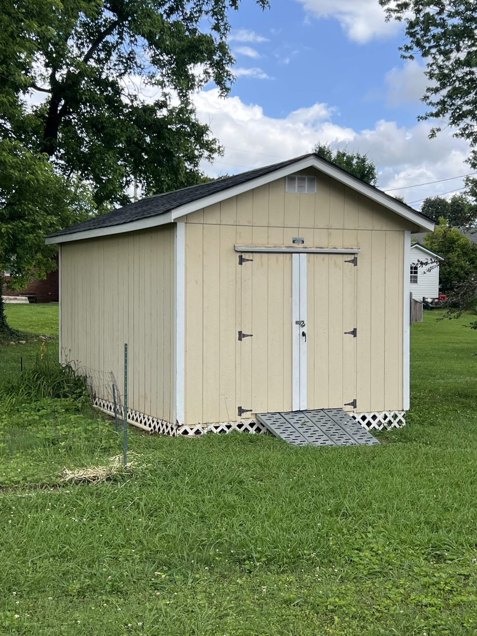 350 Lagoon Dr