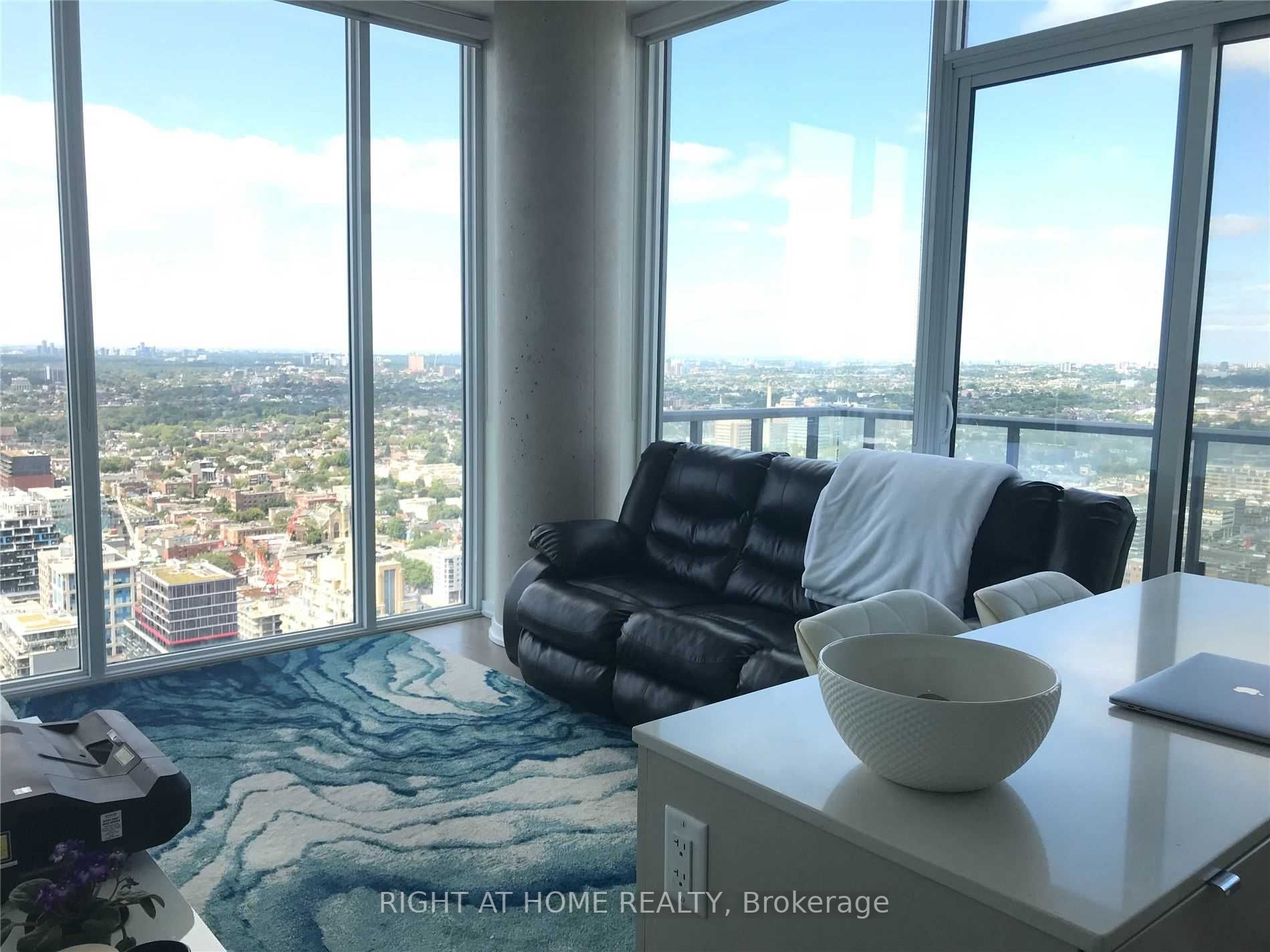 101 Peter St Ph11