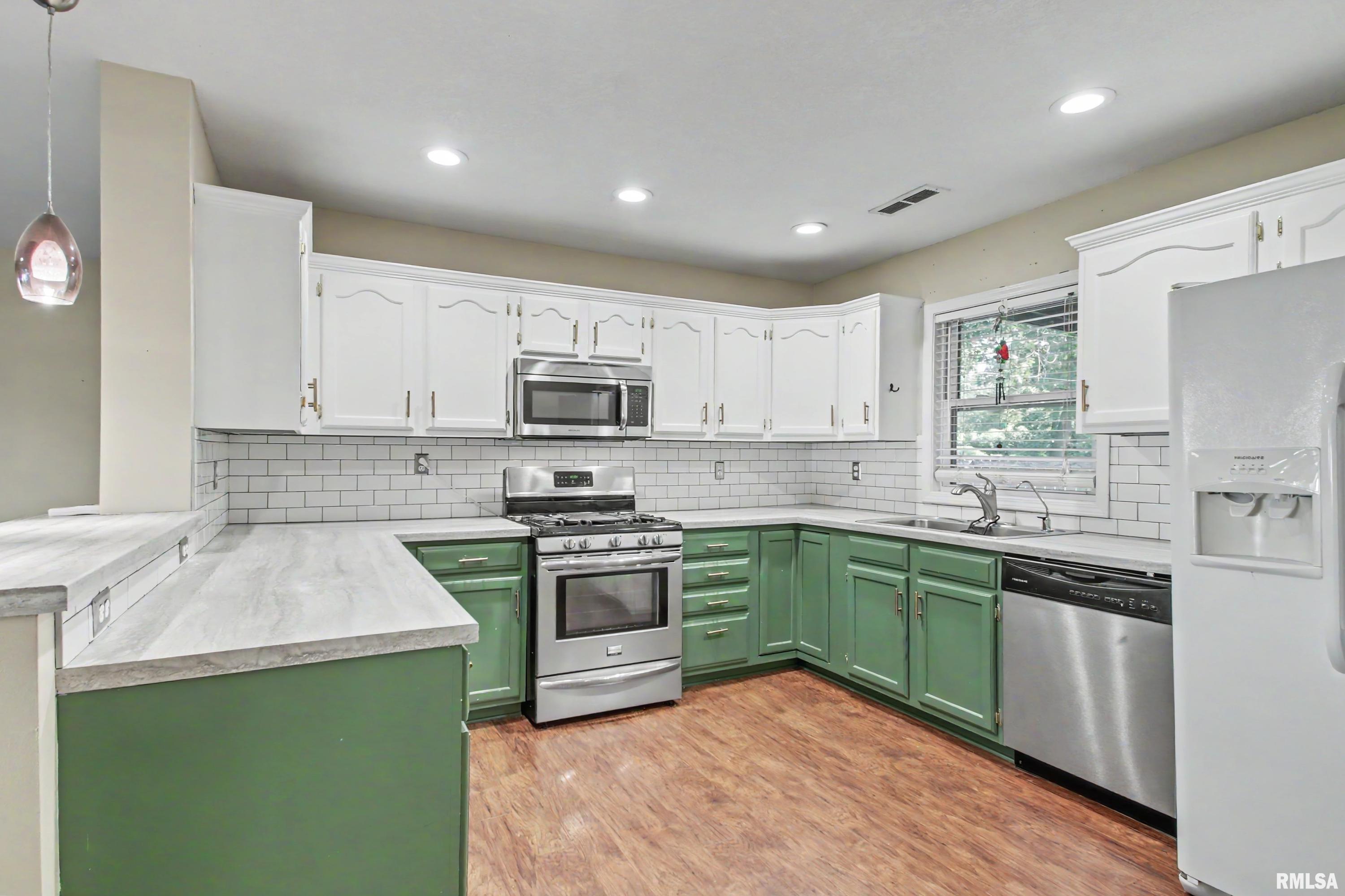 530 Hickory Grove W