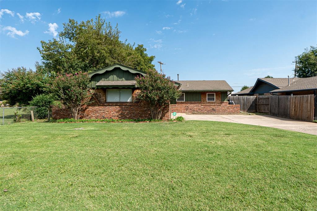 WHAT A FIND! This darling home is tastefully updated and is a must see! With 3 bedrooms, 1-1/2 baths, a 2-car attached garage and a great school district, this home offers so much! The kitchen features granite countertops and great storage. Nice sized living area, overlooking the spacious back yard. You'll love the location as it is perfectly situated close to shopping, restaurants, schools and recreational areas. Don't miss the opportunity to call this home YOURS! Schedule a showing today!