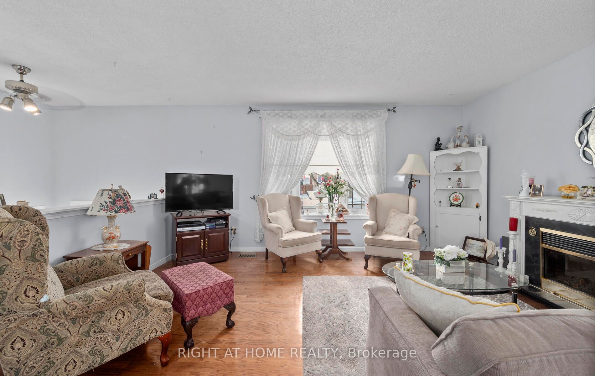 2 Ridgeview Dr