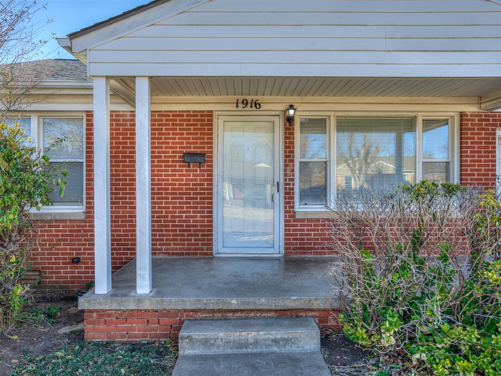 Adorable little bungalow in The Village! 2 bed, 1 bath, large backyard. Has been used as a rental for multiple years. Recently appraised for $165K, instant equity!