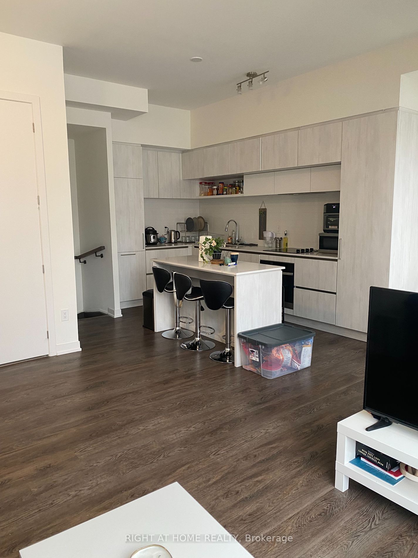 10 David Eyer Rd 1206