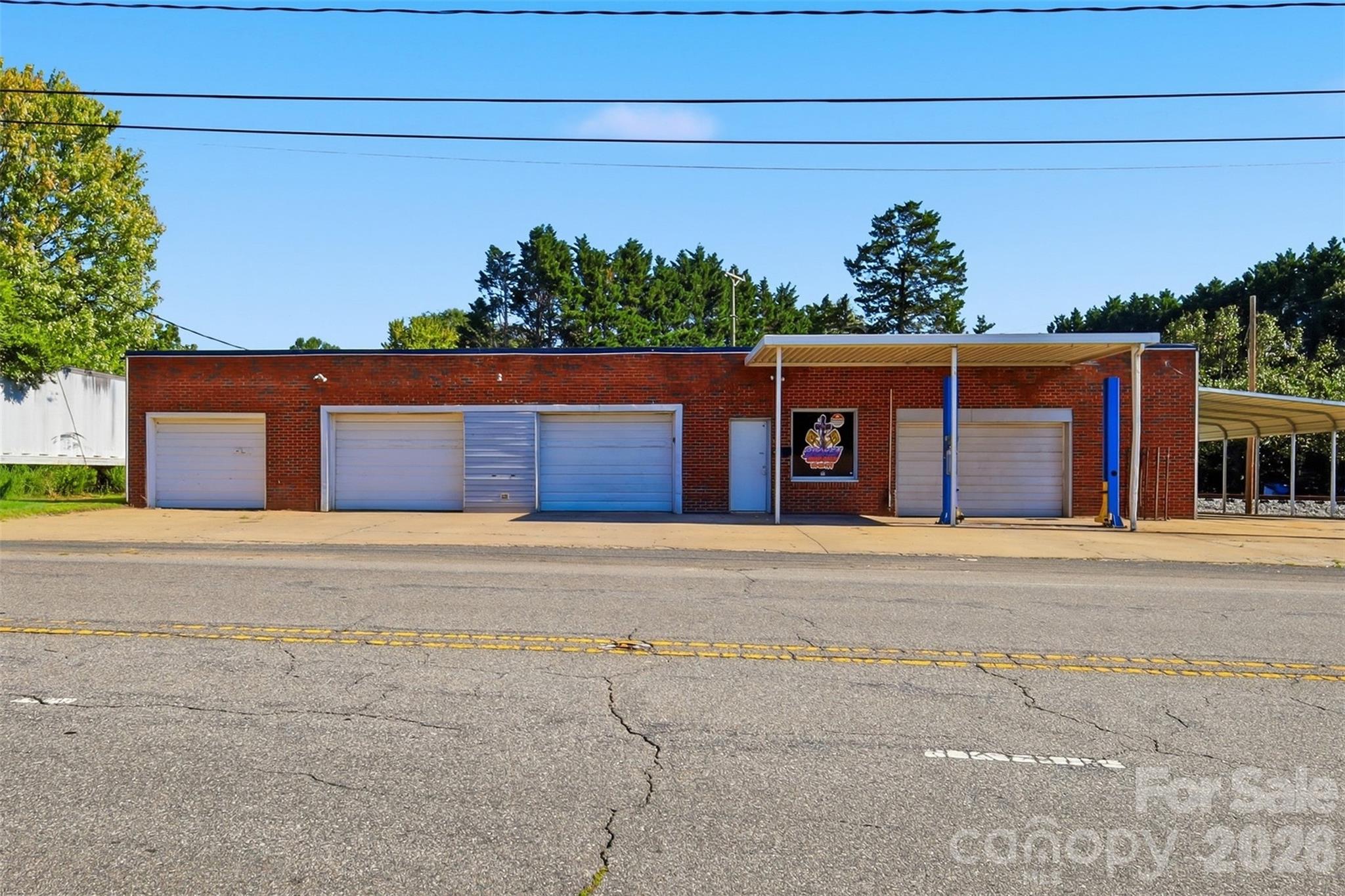 679 E Main Ave, Taylorsville, NC 28681