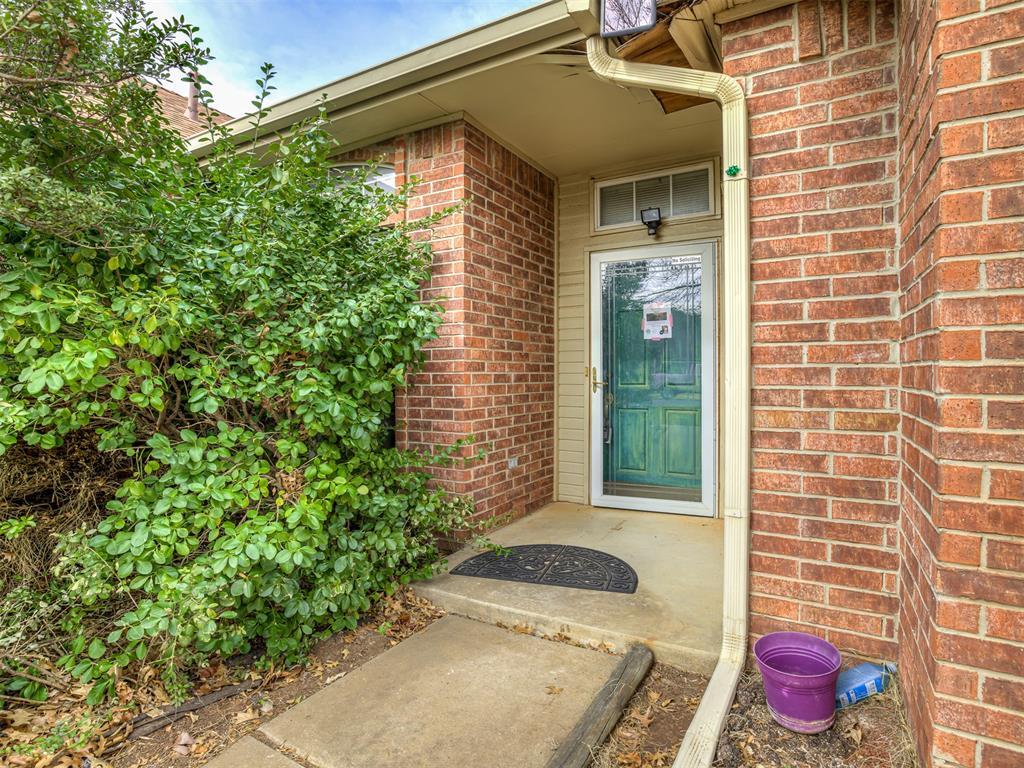 Value-add opportunity in a highly desirable Edmond location! This 4-bed, 2-bath, 2,064 sq ft home is being sold as-is. Property does not have HVAC and needs flooring and updating, offering strong potential for equity through renovation. Power and water are on, and there are no known major issues. Solid layout in a high-demand area with renovated comparable sales supporting values in the low to mid $300Ks. Cash, conventional, or rehab financing only.