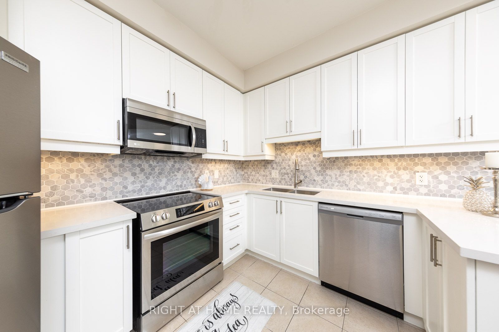 80 Absolute Ave 2706