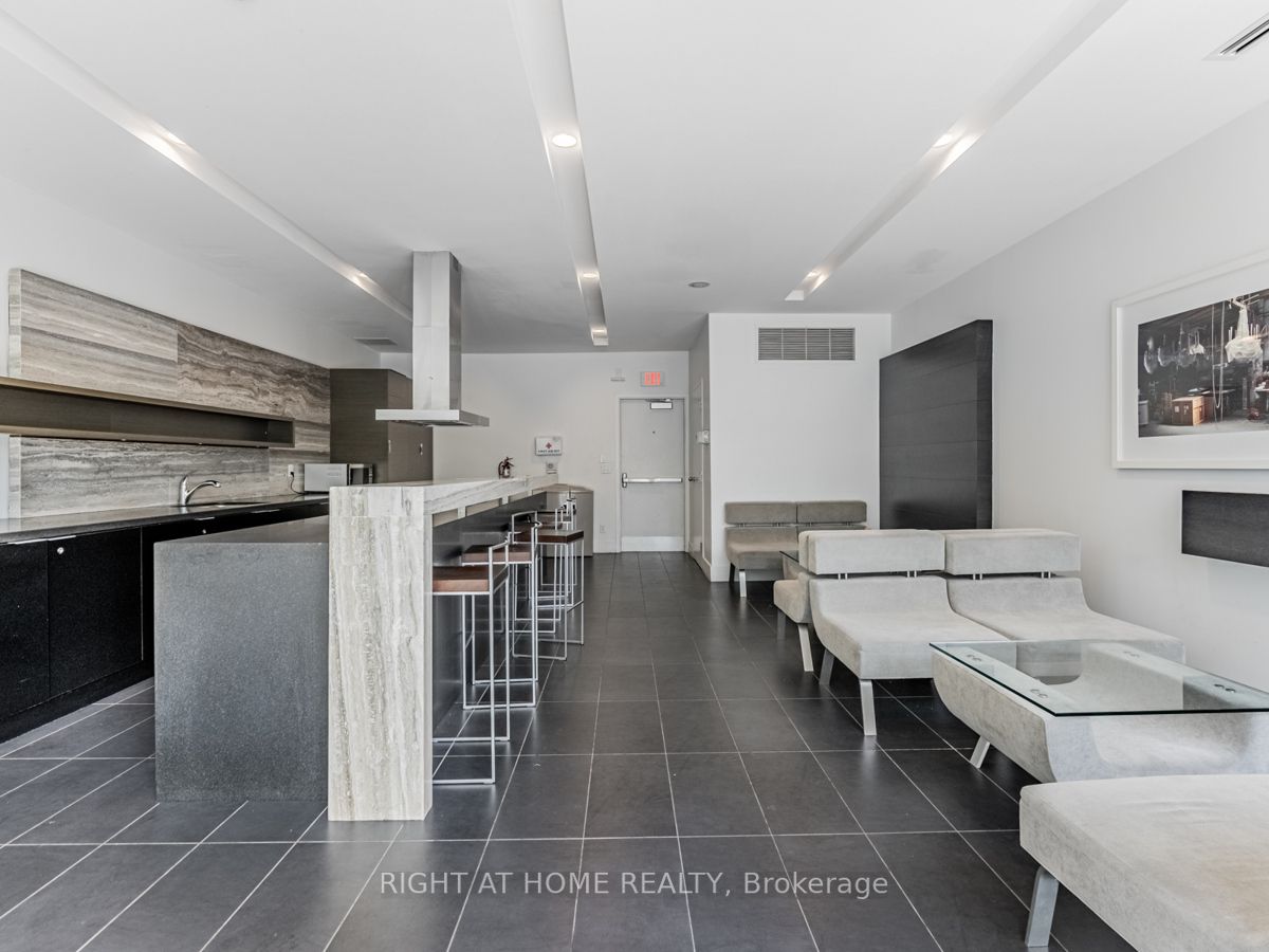 110 E Charles St 1508