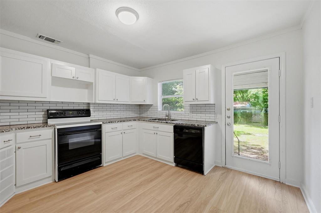 1020 W Brockett Street