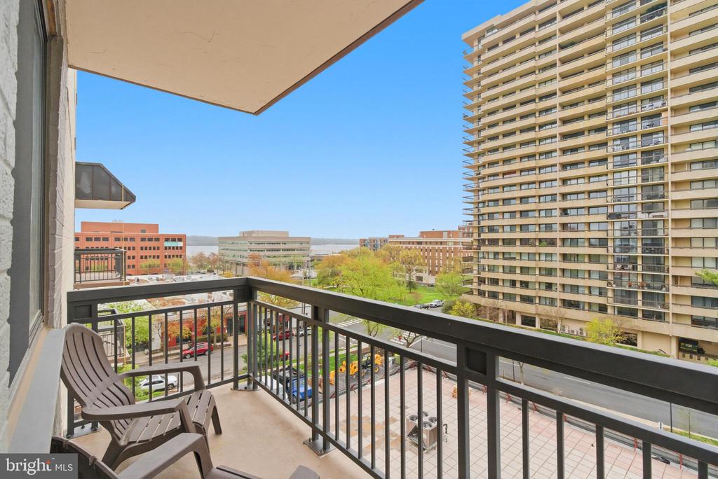 801 N Pitt Street N 618