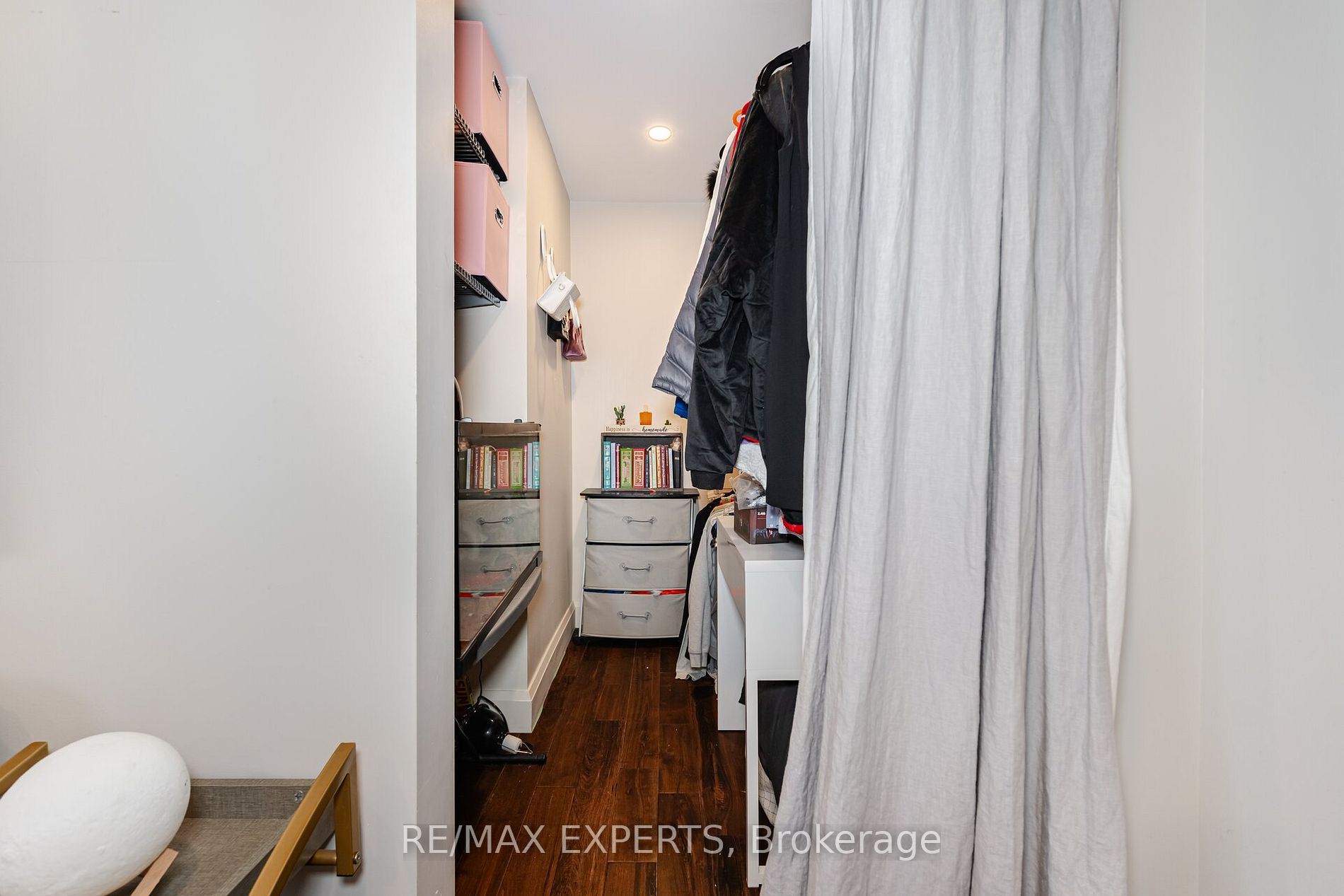 92 Ambleside Dr