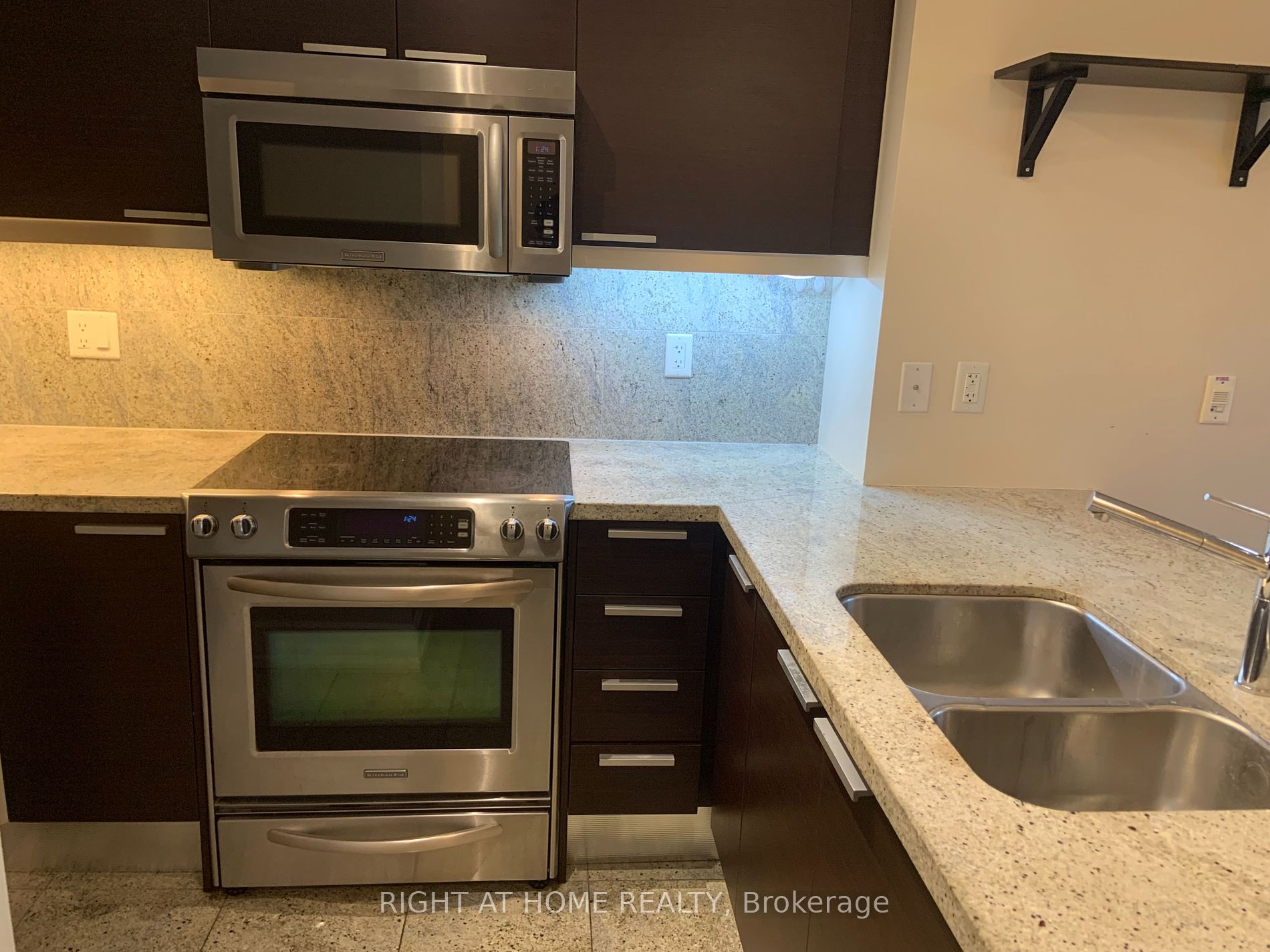 650 E Sheppard Ave 204