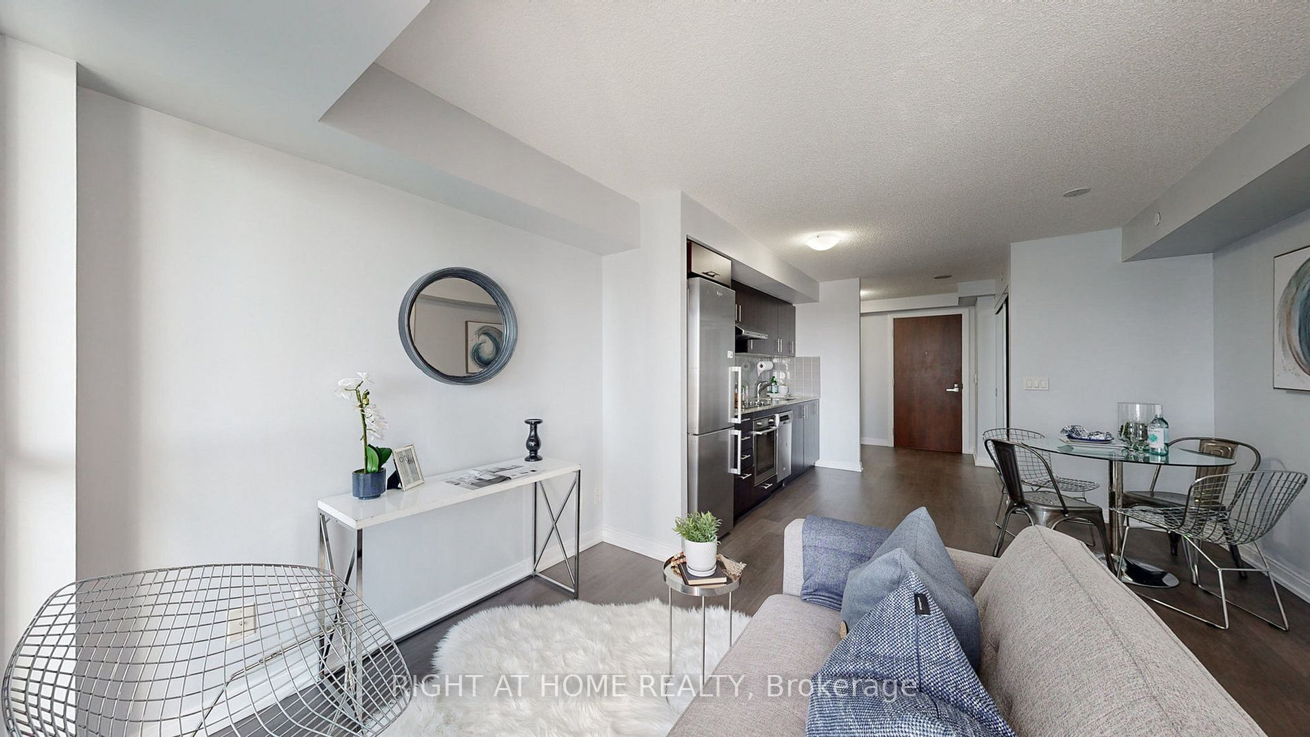 255 Village Green Sq 1210