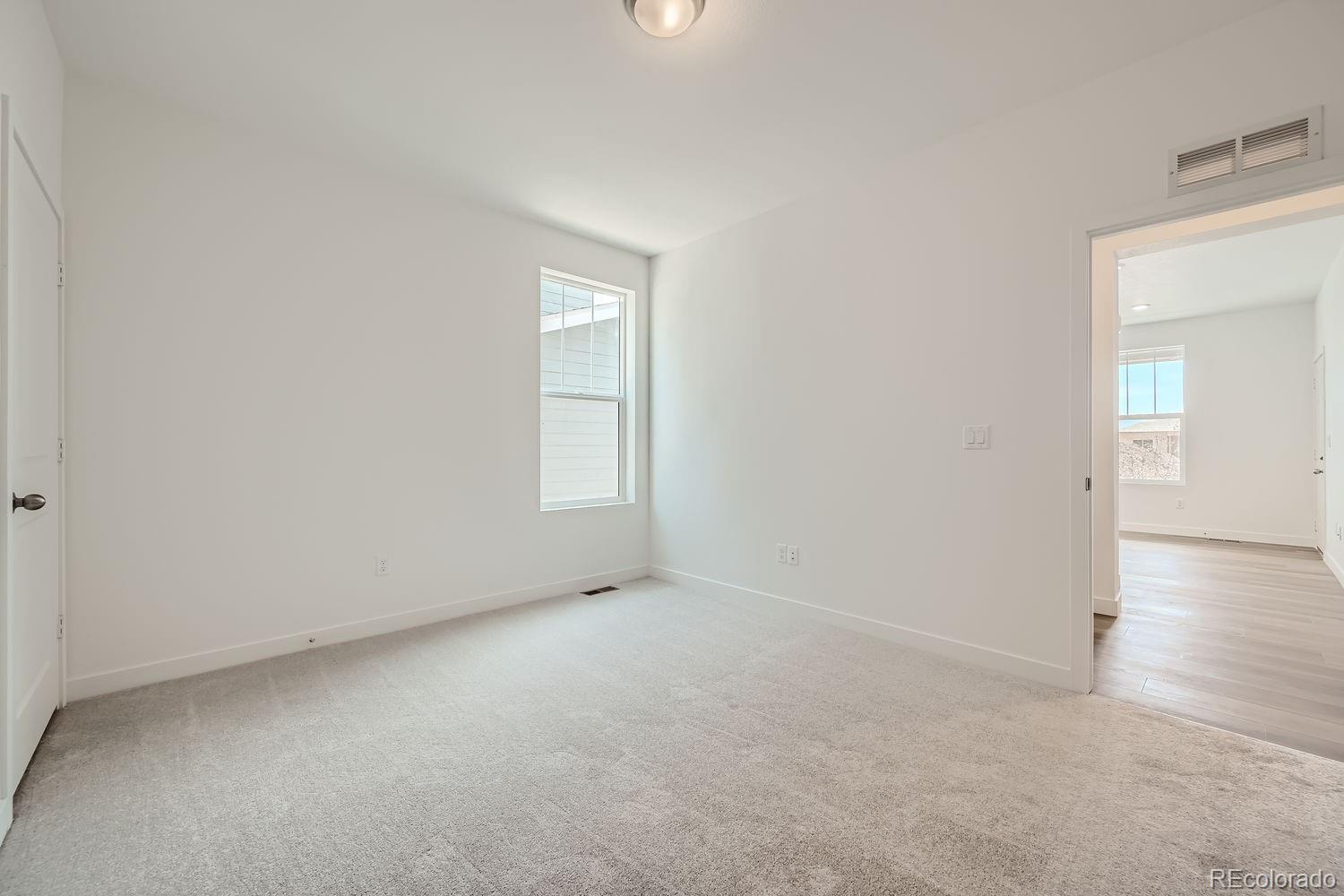 5563 Tamarack Avenue