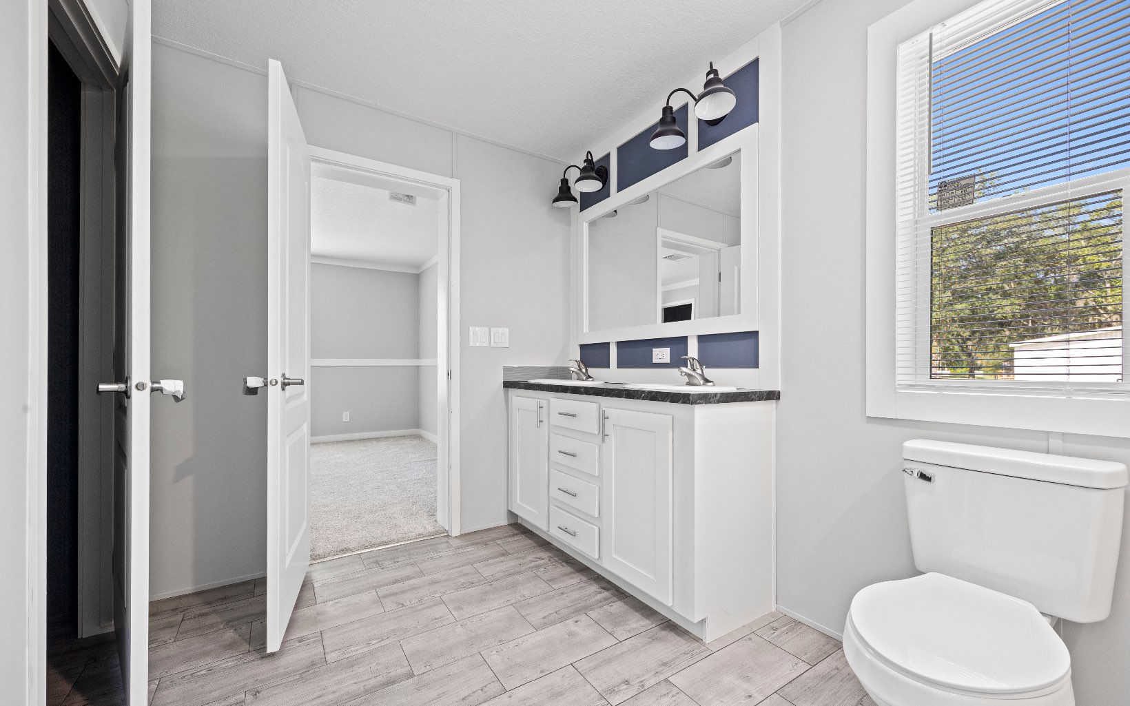 305 NW Ivy Gln