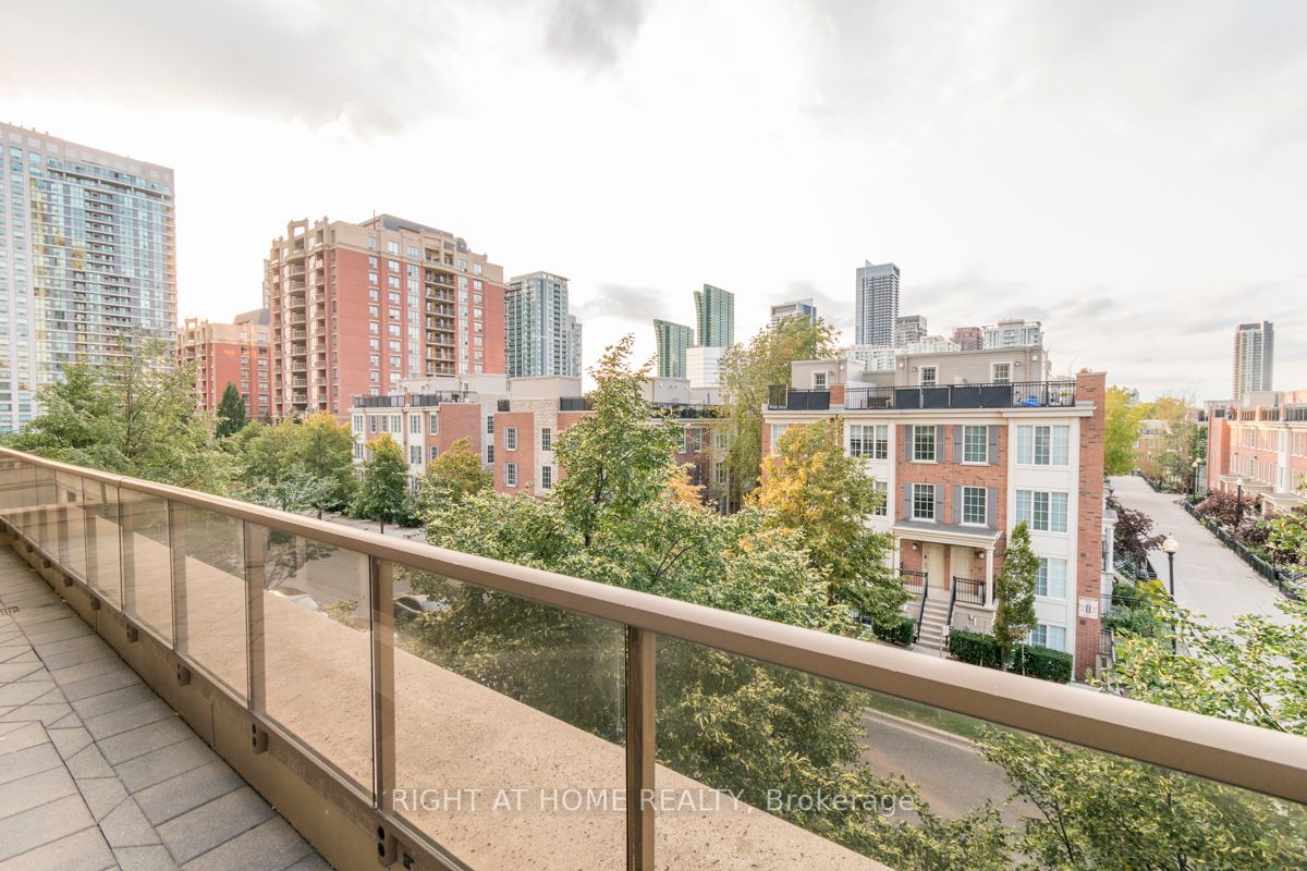 80 Harrison Garden Blvd 316