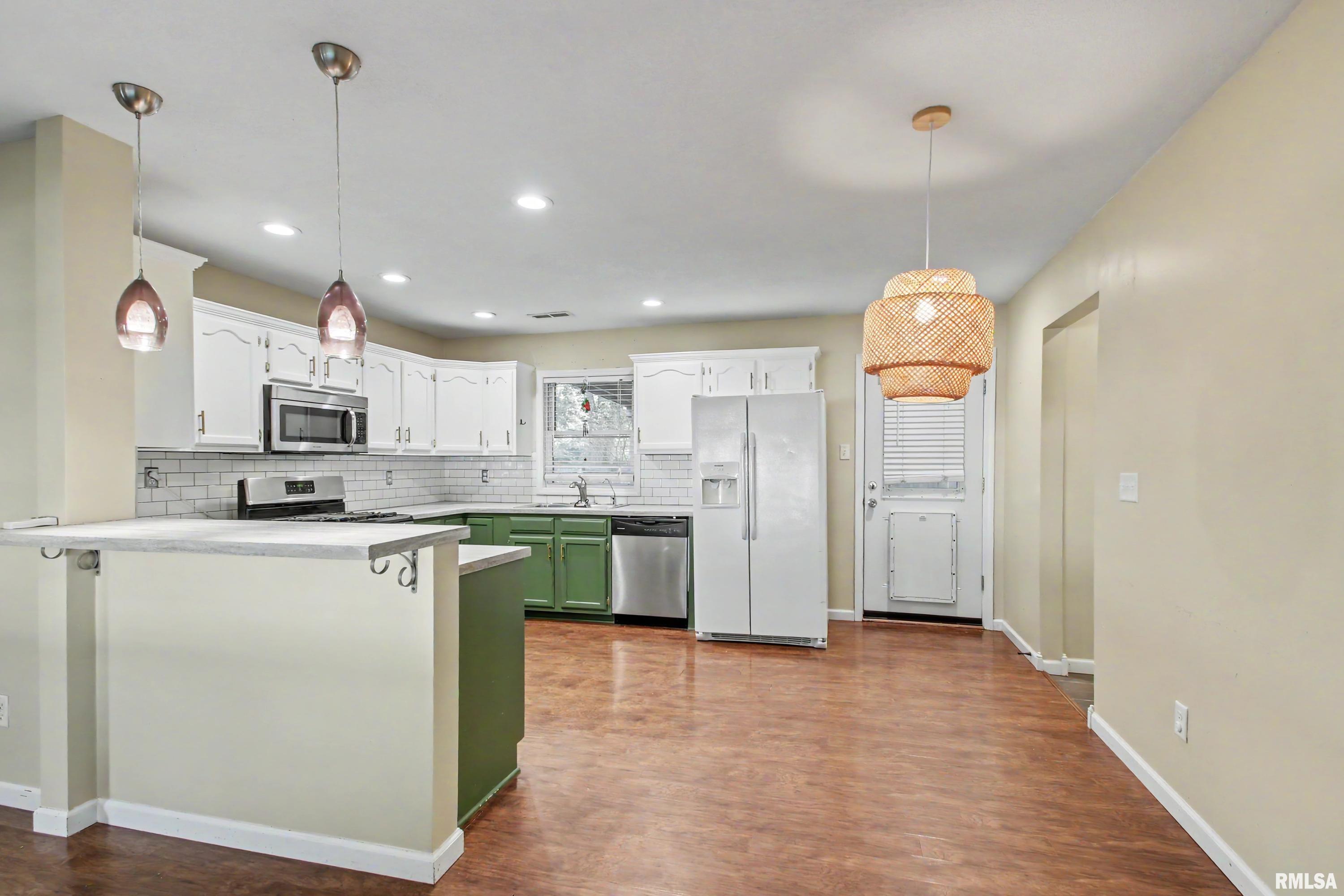 530 Hickory Grove W