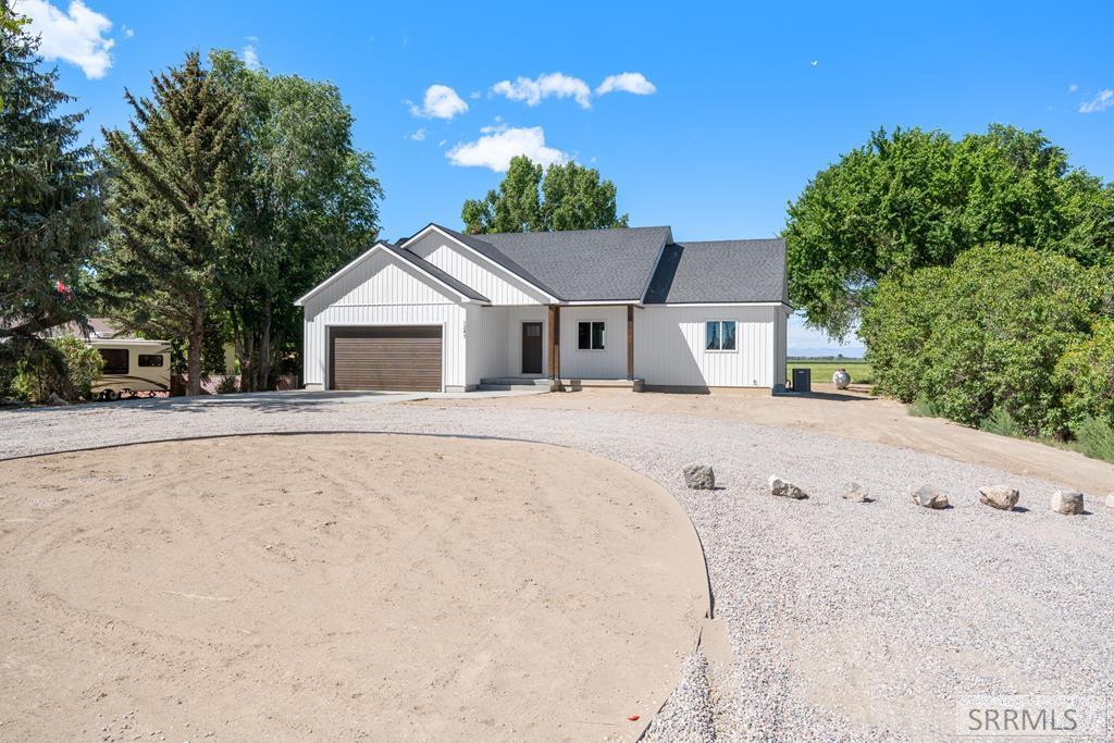 1243 E 1500 N