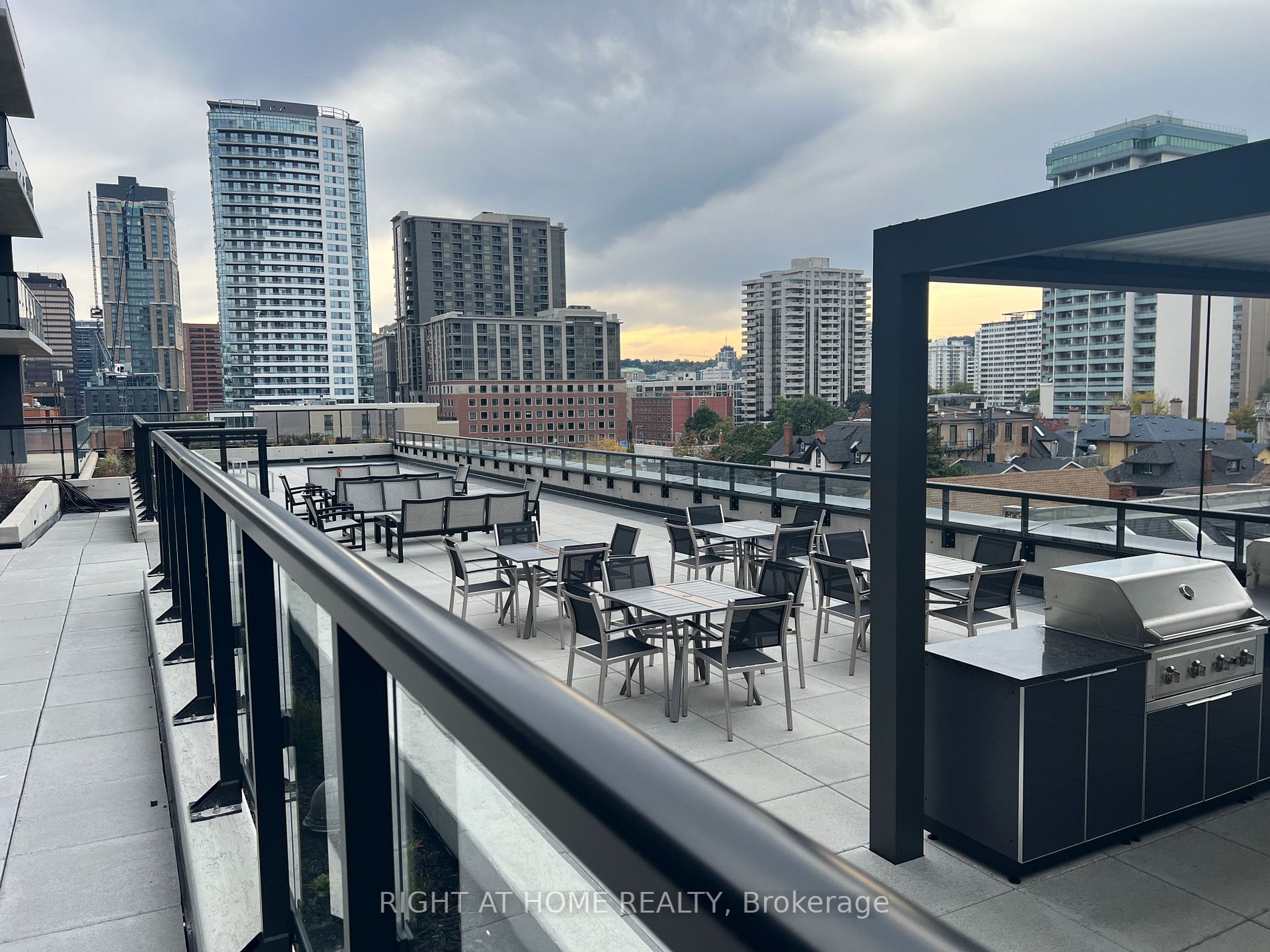 15 S Queen St 2214