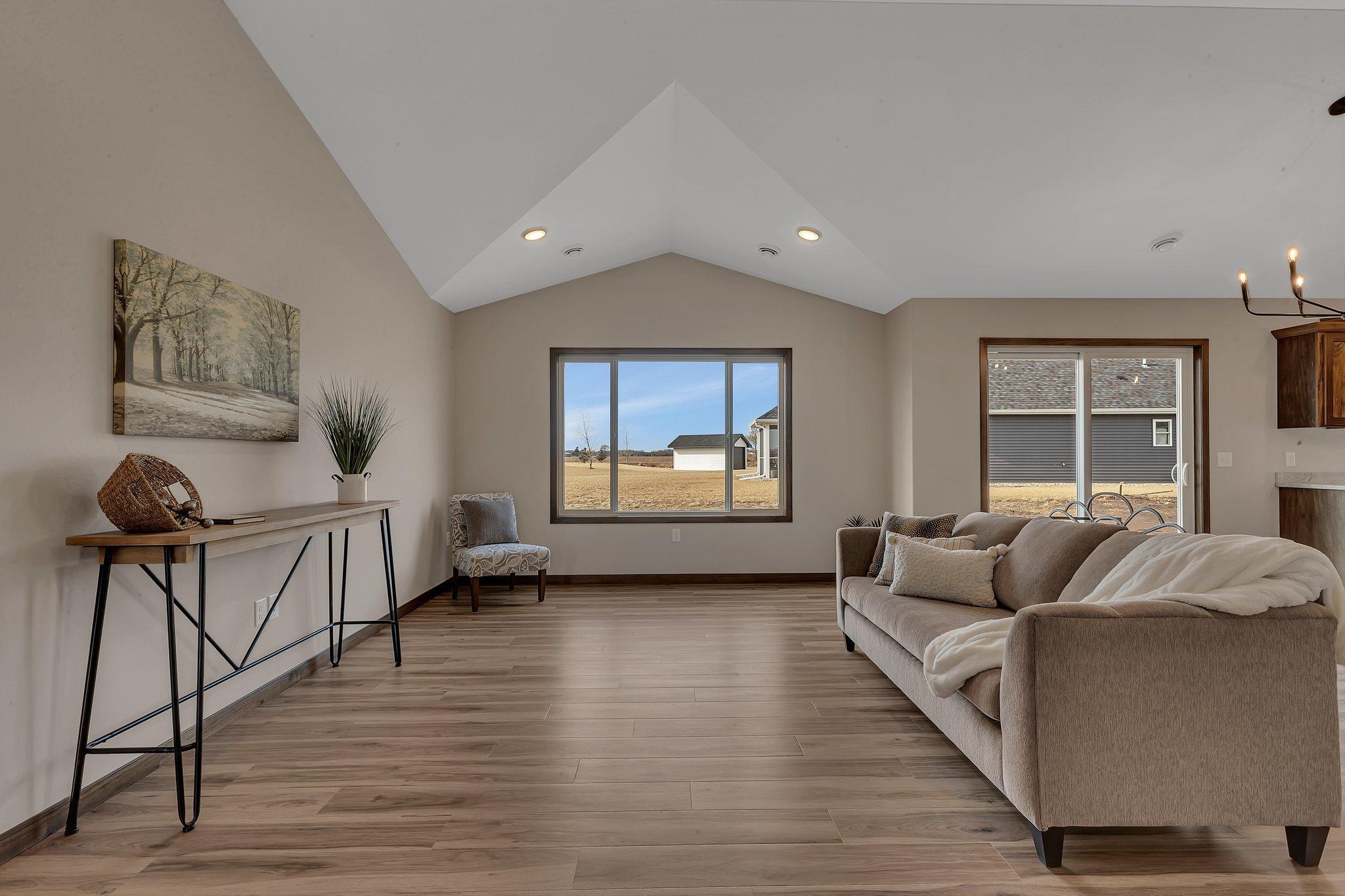 2000 Sandstone Loop N