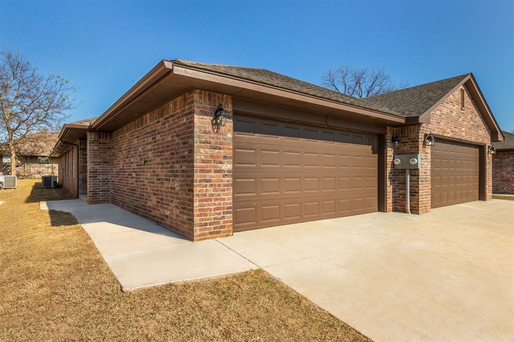 This 2-car, 3-bed & 2-bath with granite and stainless appliances in the kitchen. The kitchen is open to the large living room. Solid surface flooring throughout that makes the home flow from room to room smoothly. Granite also in the hall bathroom and the master bath. Fenced backyard for your family and friends to relax. Located close to downtown Edmond and close to UCO, E.C. Hafer Park. This will not last ~ Call today to schedule a showing. Realtor & Renter are to verify schools.