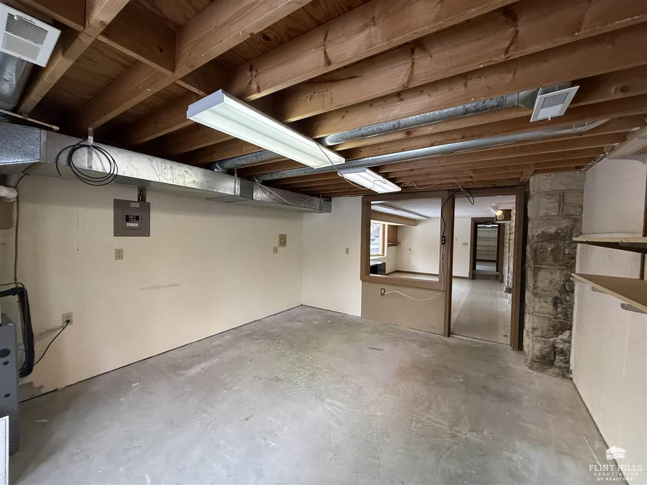 7100 Tuttle Creek Boulevard