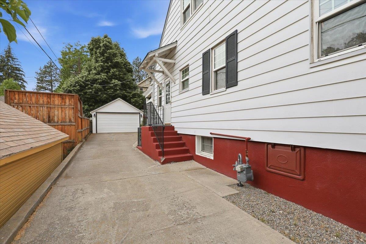 1916 S Bernard St